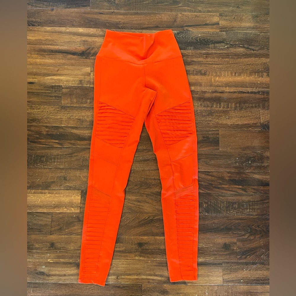 Alo - Red Airlift legging